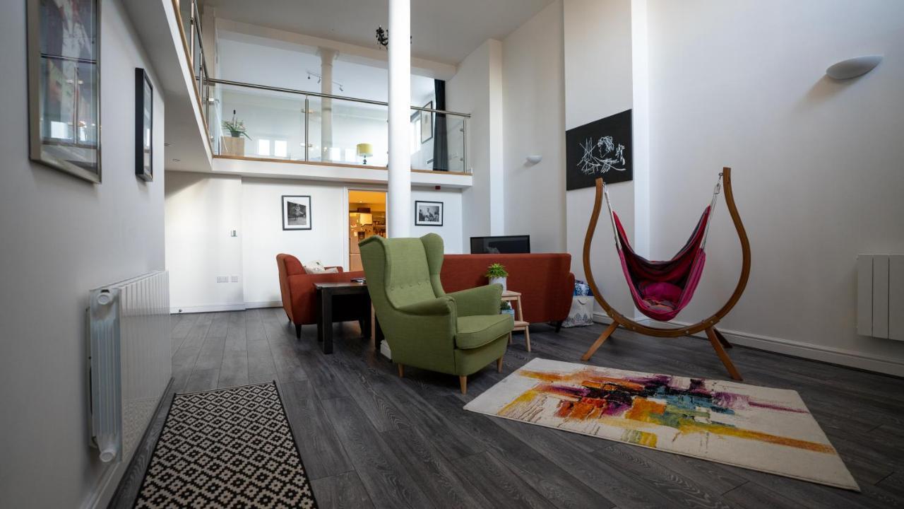 Stunning Mezzanine Apartment Near City Centre Кардифф Экстерьер фото