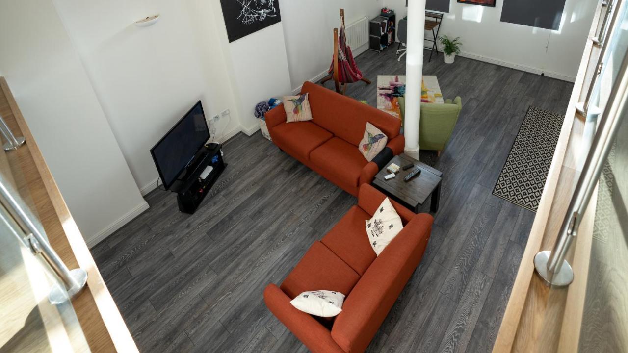 Stunning Mezzanine Apartment Near City Centre Кардифф Экстерьер фото